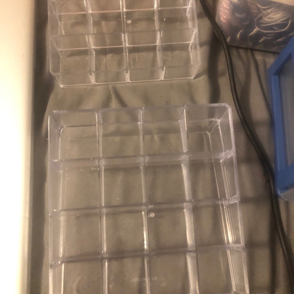 2 vanities 4 storage containers